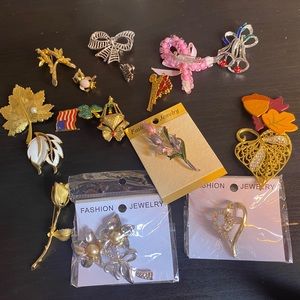 Brooches lot